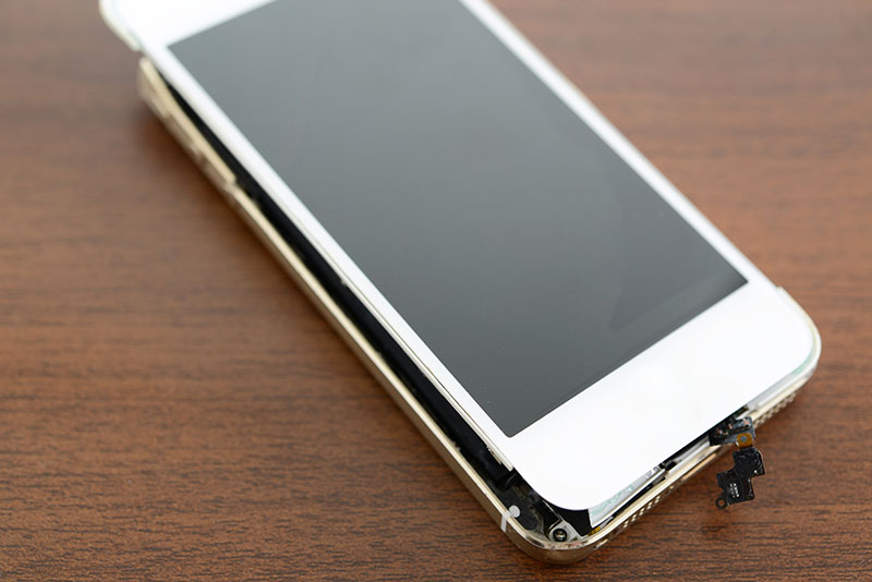 壊れたiPhone
